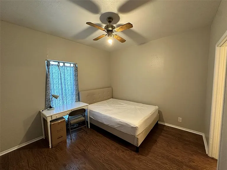 704 W 21st St #301 — Photo 9