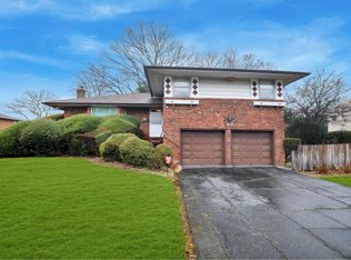 43 Maytime Dr, Jericho, NY 11753