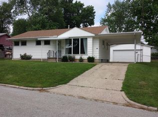 21 Wyoming Dr, Decatur, IL 62526