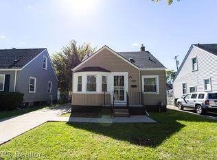 19952 Kenosha St, Harper Woods, MI 48225