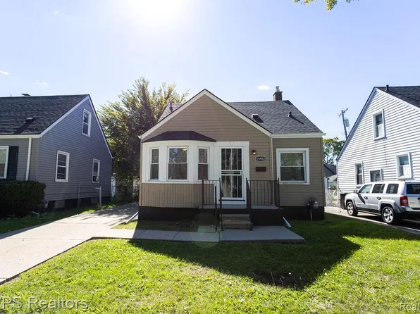 19952 Kenosha St, Harper Woods, MI 48225