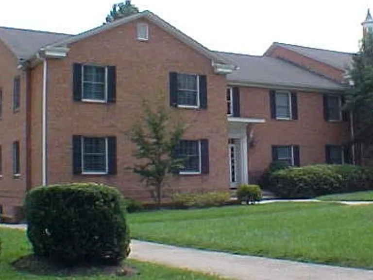 5001 Boonsboro Rd — Photo 1