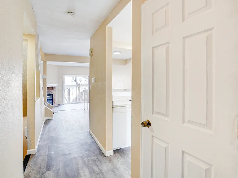 4106 S Mobile Cir #D — Photo 16