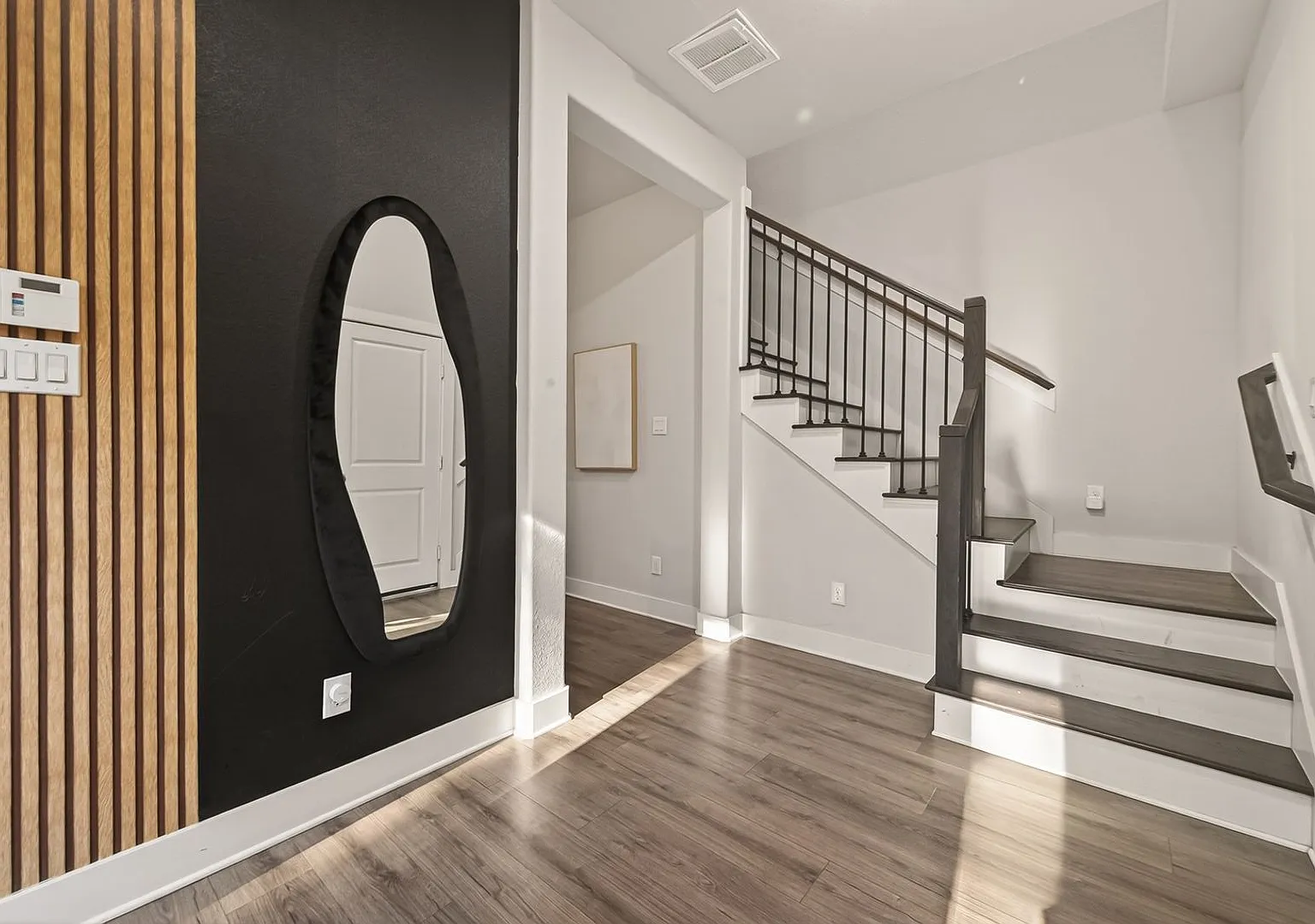 Charming 3BR Duplex in Houston — Photo 3