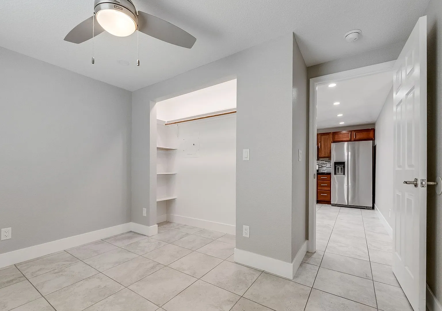 Move-In Ready Two-Bedroom with Modern Finishes & Stainless-Steel Appliances — Photo 4
