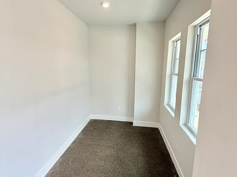 2073 Pickwick St — Photo 6