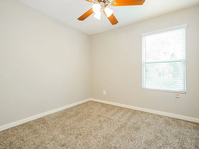 513 N Wood St — Photo 13