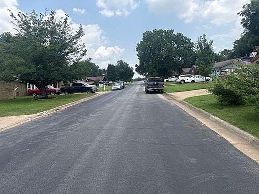 4th image of 629 Meadowcrest Dr