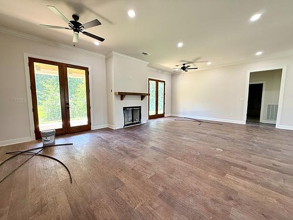 4th image of 2820 Viola Dr
