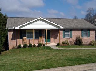 29 Orchard Ln, Boyertown, PA 19512