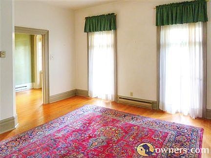 Family Rm - Full height windows