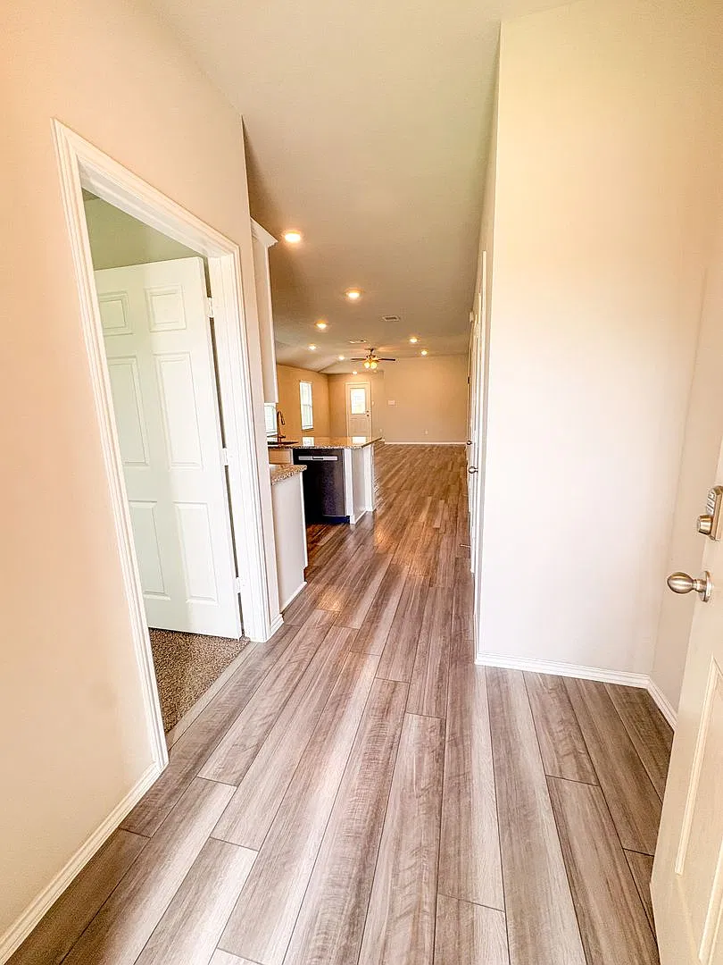 Beautiful 4 bed/2 bath Home In Temple - Available Now! — Photo 3