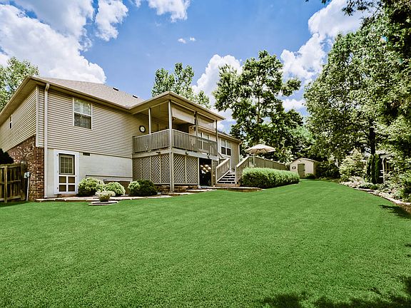 3rd image of 18 Reighton Cir