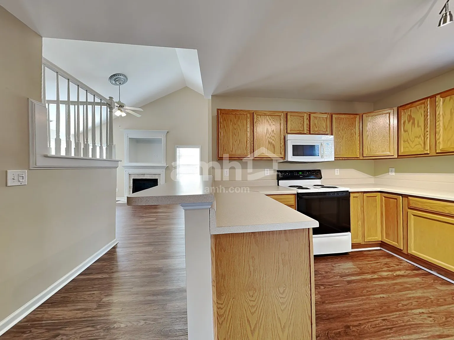 3 bed, 2.5 bath, 1650 sqft, $2,025 — Photo 4