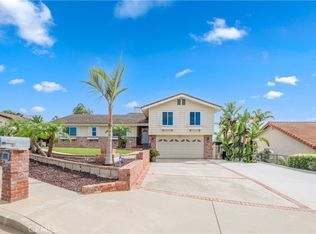 222 Hawthorne Cir, Vista, CA 92083
