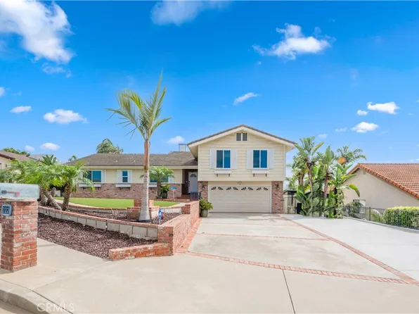 222 Hawthorne Cir, Vista, CA 92083