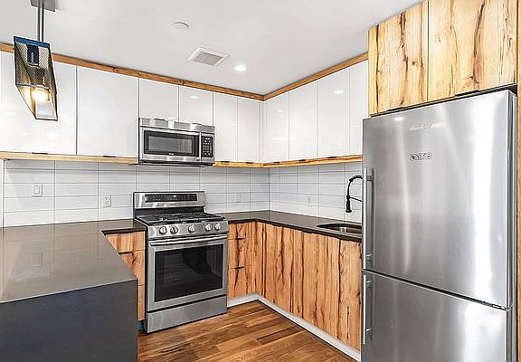4th image of 1349 Jefferson Ave #1