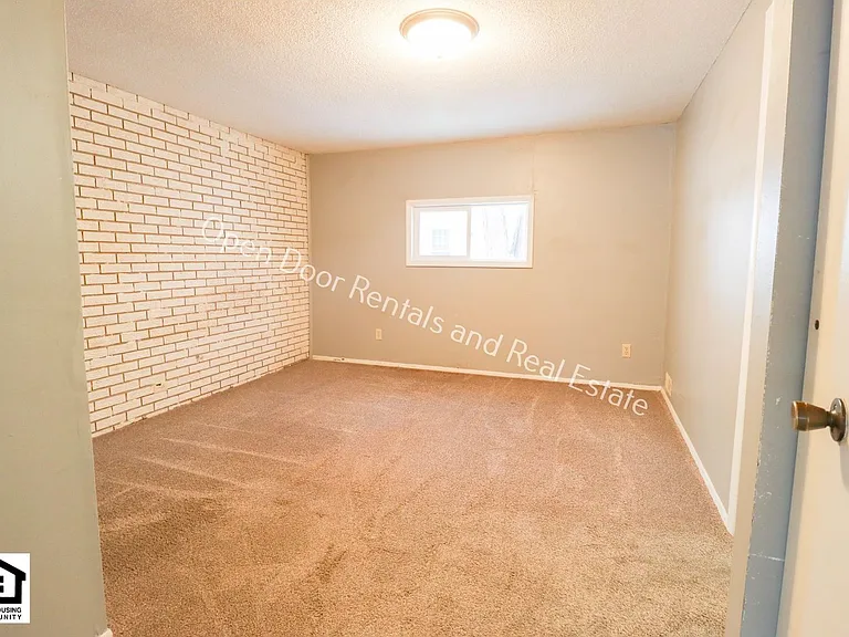 501 N Broadway St — Photo 6