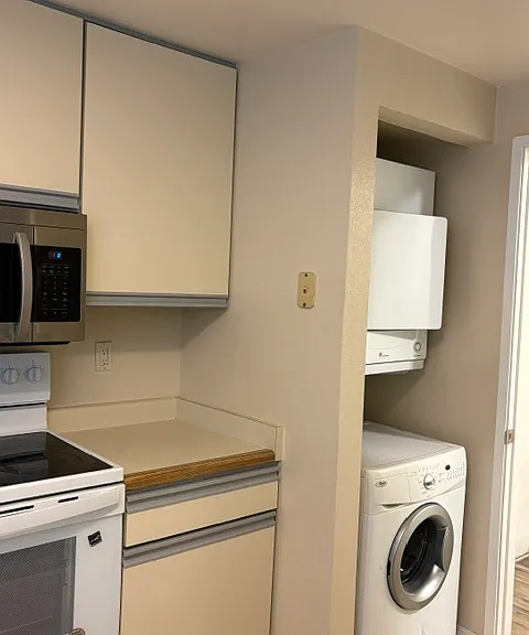 2723 Oak Rd #E — Photo 2