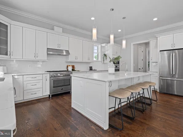 7606 Leonard Dr, Falls Church, VA 22043