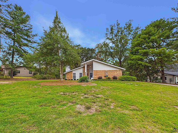 3rd image of 117 Lake Dr
