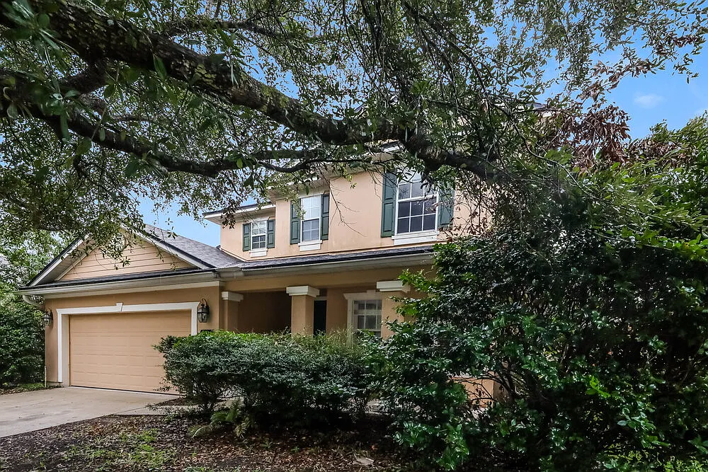 3 bed, 2.5 bath, 2324 sqft, $2,395 — Photo 4