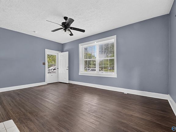 5th image of 912 Lay St