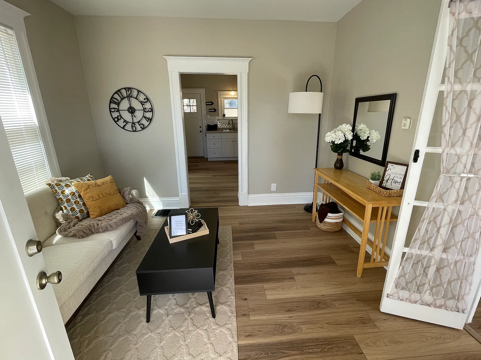 2 bed, 700 sqft, $1,725 — Photo 3