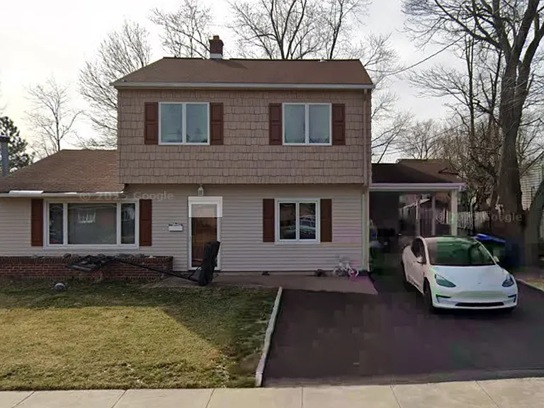36 Cambridge Rd — Photo 1