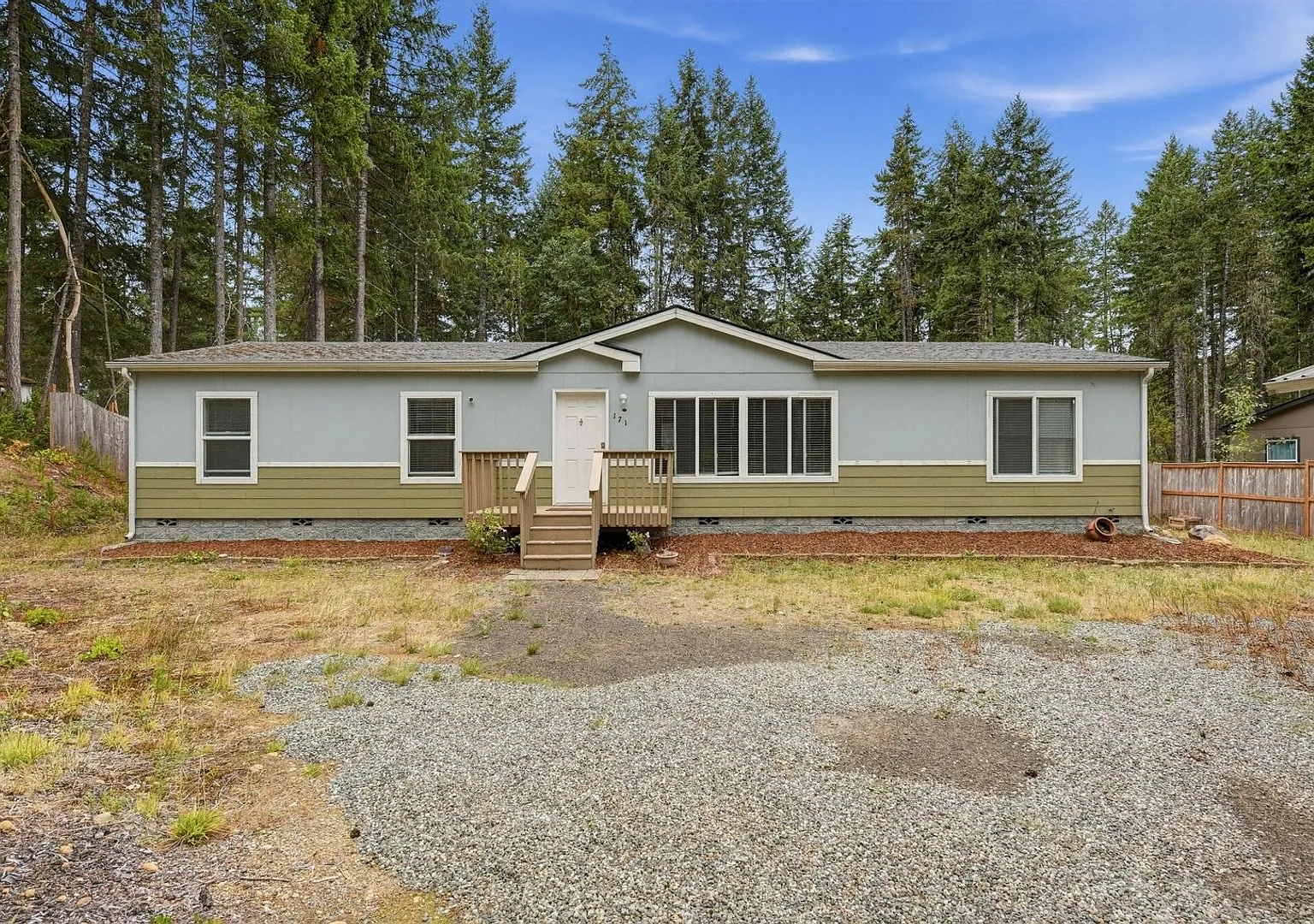 Charming 3BR House in Tahuya — Photo 3