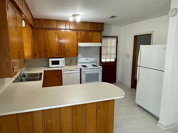 3rd image of 4148 Robert St