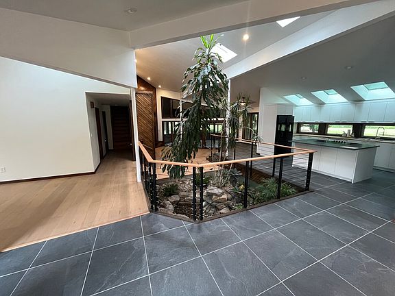 5th image of 106 Brookview Rd