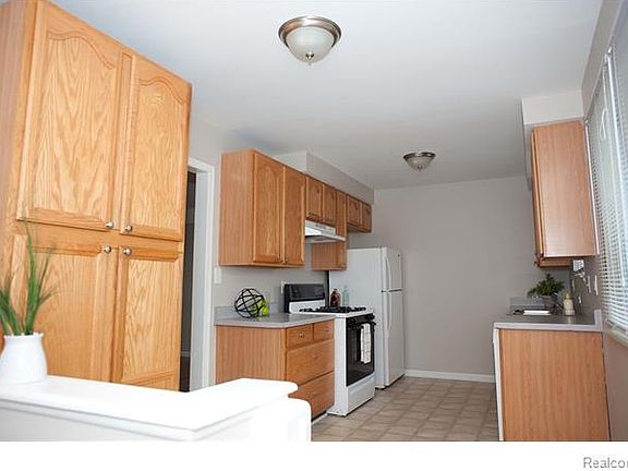4th image of 14135 Lyons St