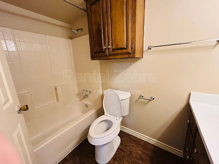 828 Haverford Ln — Photo 8