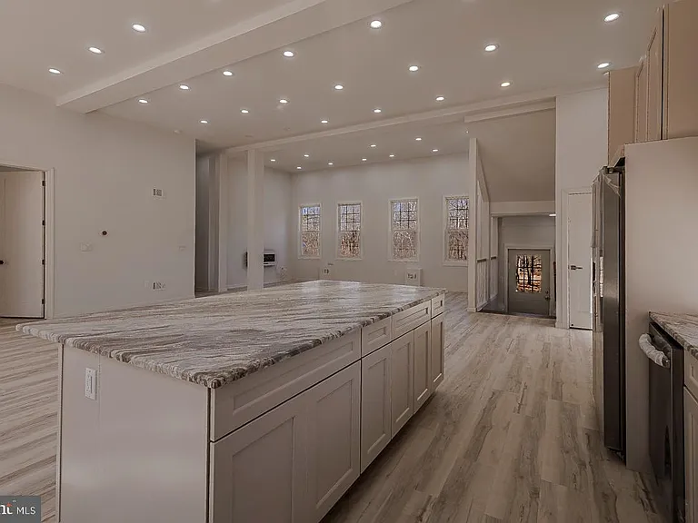 242 Hollow Rd — Photo 10