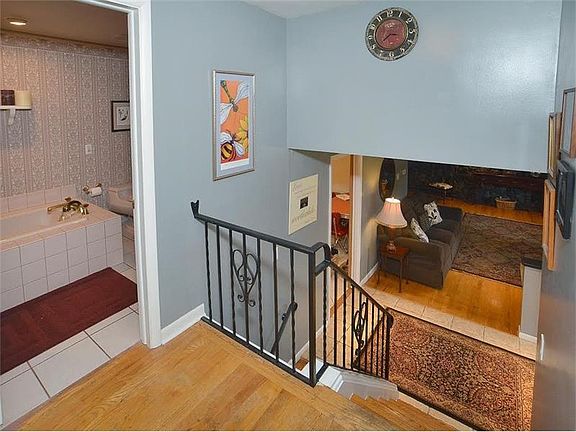 3rd image of 1223 Northwestern Dr