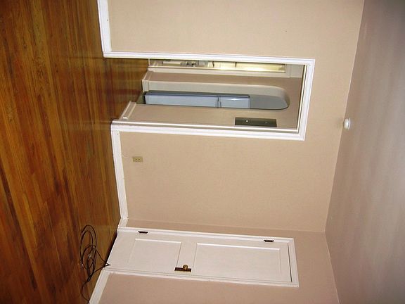 4th image of 516 W Babcock St APT B