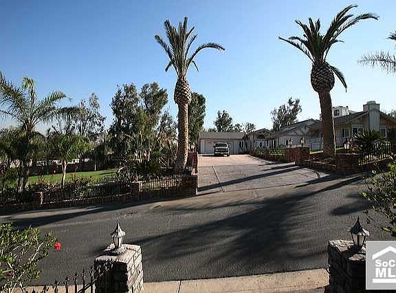 Entrance Driveway