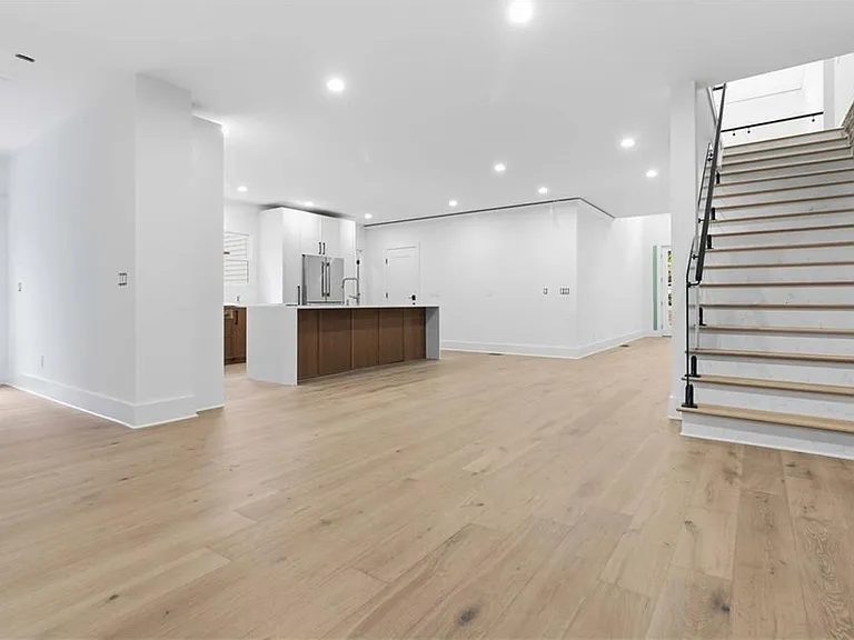3196 Towerview Dr NE — Photo 4