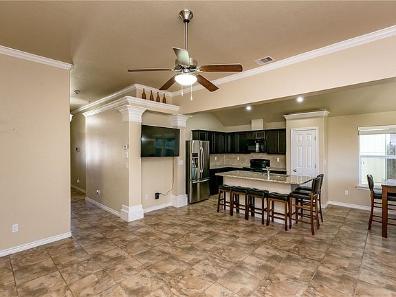 3rd image of 3017 Alta Gigonella St