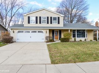 619 E Bauer Rd, Naperville, IL 60563