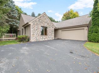 N81W13498 Golfway Dr, Menomonee Falls, WI