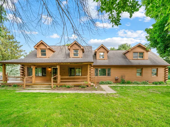 51 Holiday Dr, Somonauk, IL 60552