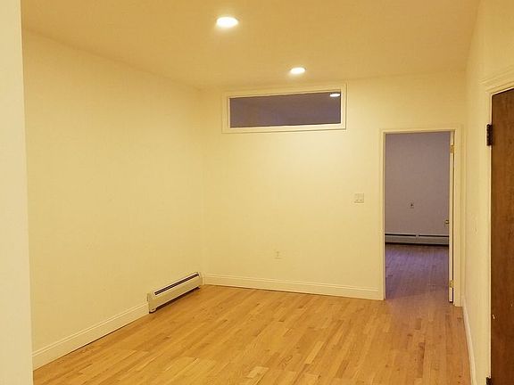 5th image of 676 Franklin Ave APT 2