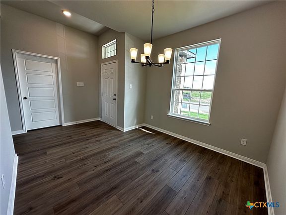3rd image of 906 James Parker Cir