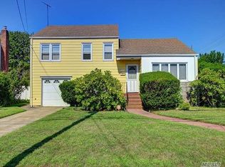 3348 4th St, Oceanside, NY 11572