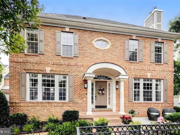 7023 Regional Inlet Dr, Fort Belvoir, VA 22060