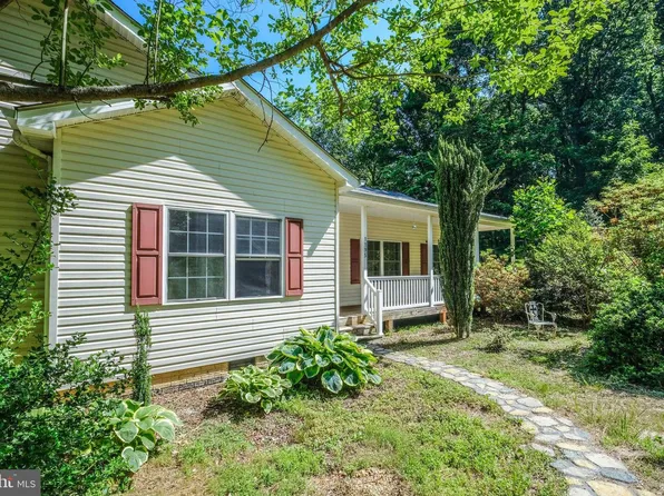 1195 Shangri La Rd, Bentonville, VA 22610