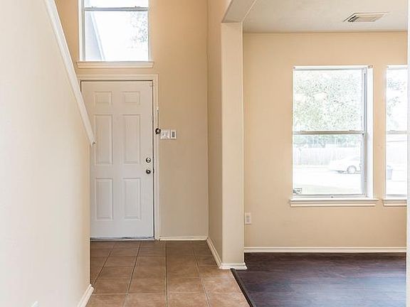 4th image of 6811 Arbor Hollow Ln