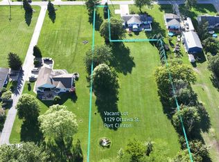 1129 Ottawa Dr, Port Clinton, OH 43452